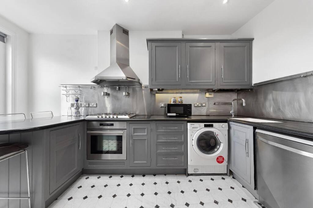 Spacious Sleep 11 With Terrace In Earls Court Ec99 London Exterior photo