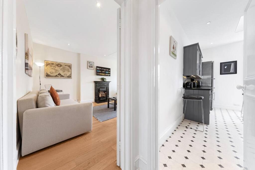 Spacious Sleep 11 With Terrace In Earls Court Ec99 London Exterior photo