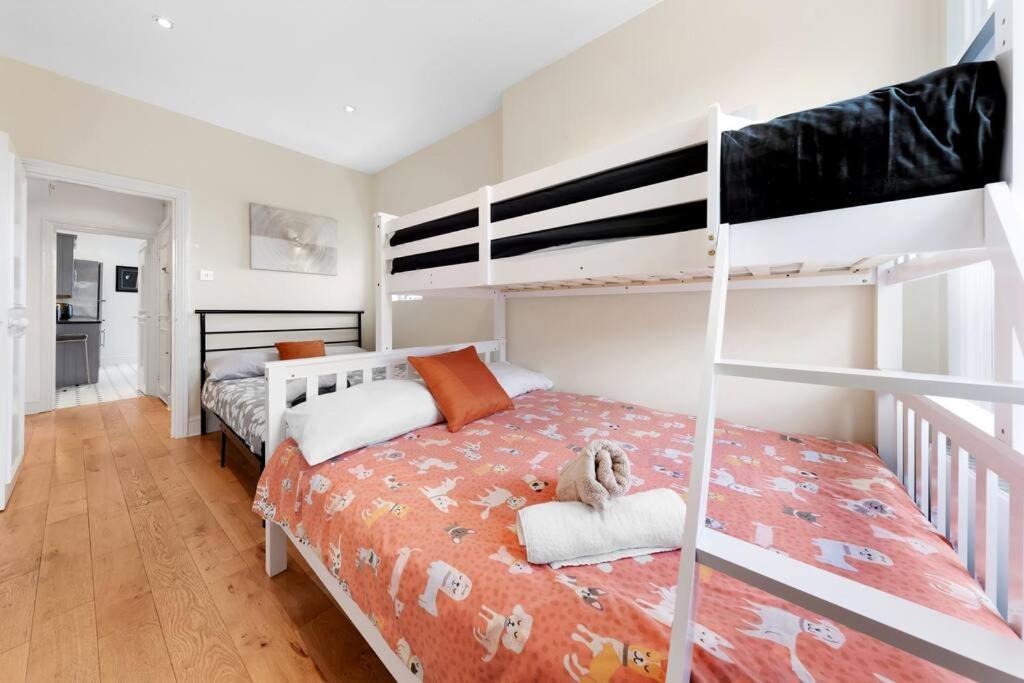 Spacious Sleep 11 With Terrace In Earls Court Ec99 London Exterior photo