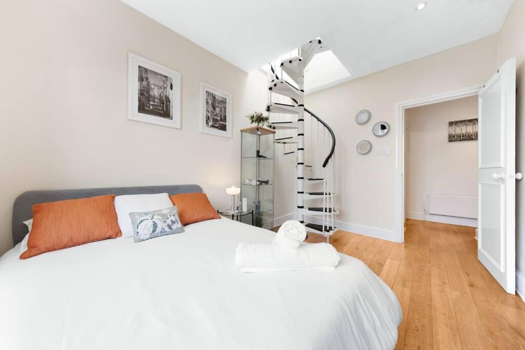 Spacious Sleep 11 With Terrace In Earls Court Ec99 London Exterior photo
