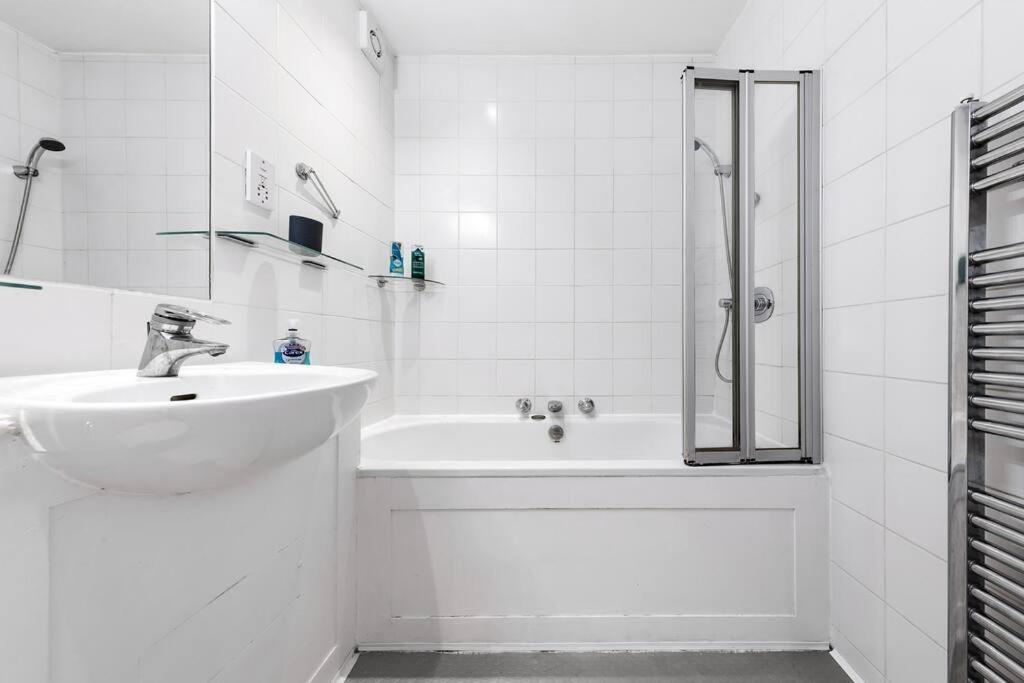 Spacious Sleep 11 With Terrace In Earls Court Ec99 London Exterior photo